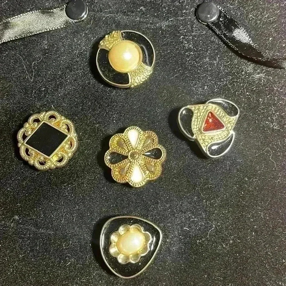 Vintage button covers. Amazing! - Picture 4 of 4